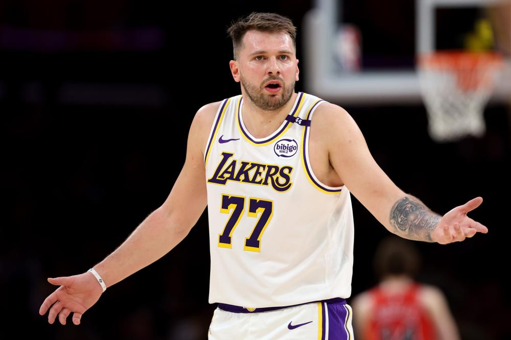 NBA官方：贝恩将球砸向对手，违反体育道德&罚款35000美元